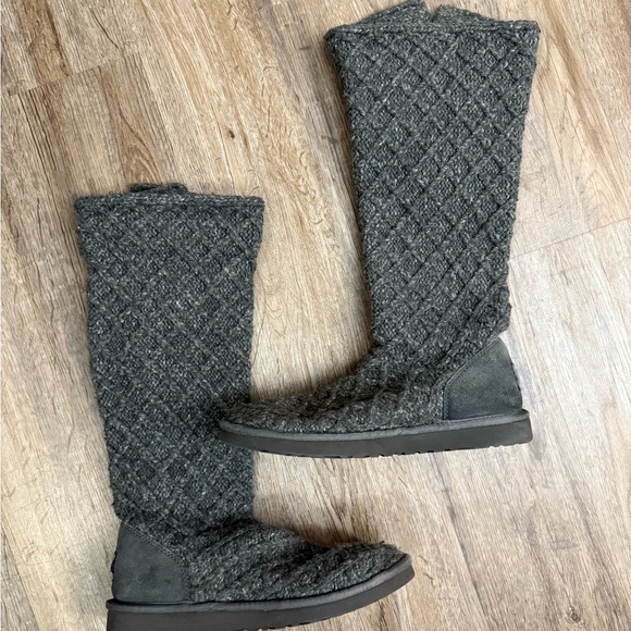 UGG • Lattice Cardy Charcoal Boots - Picture 5 of 11